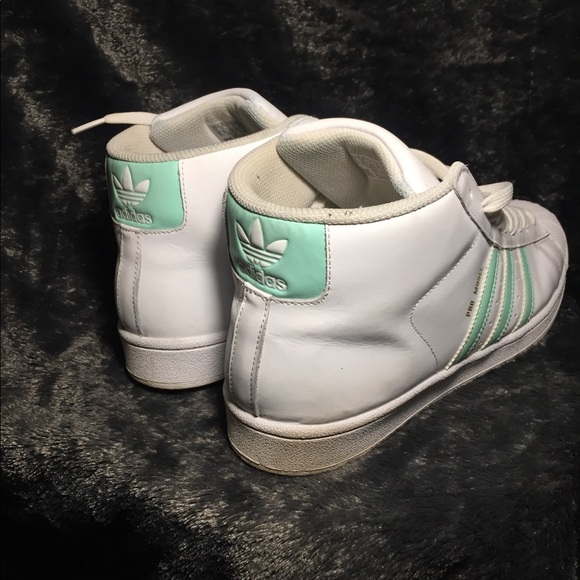 Mint and white adidas mids - Picture 2 of 4